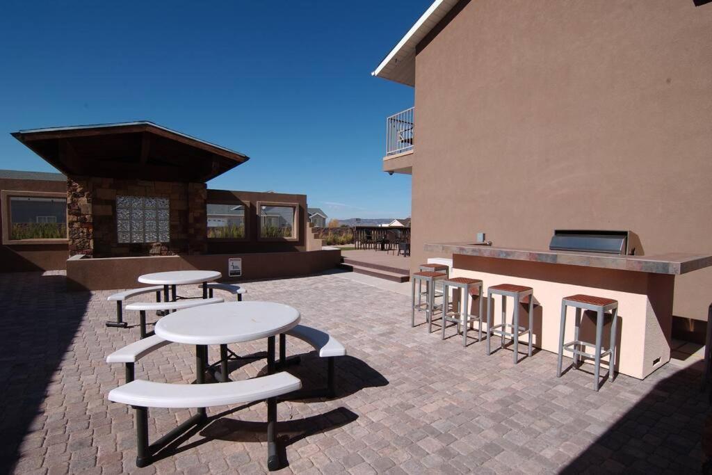 Tacit Shadow Resort Shangri-La King Suite, Gym, Coffee Bar, Hot-Tub, Free Laundry, Food Available Parowan Exterior foto